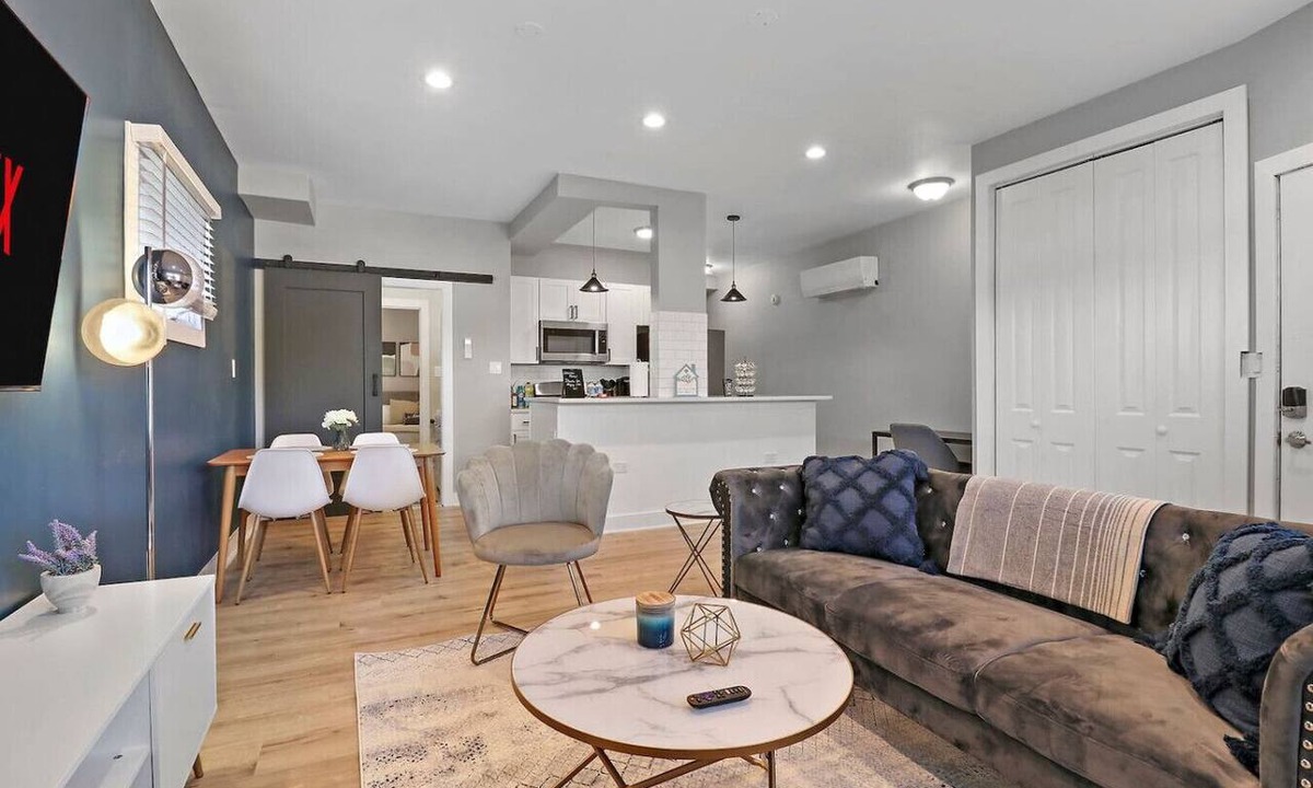 Lisle Apartment | Elegant 1BR Suburbs Gem | Perfect Location