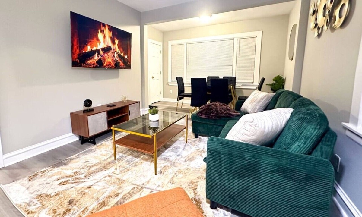 Forest Park Apartment | Elegant and Family Friendly Apt w/Parking and Easy Access to City and Airports