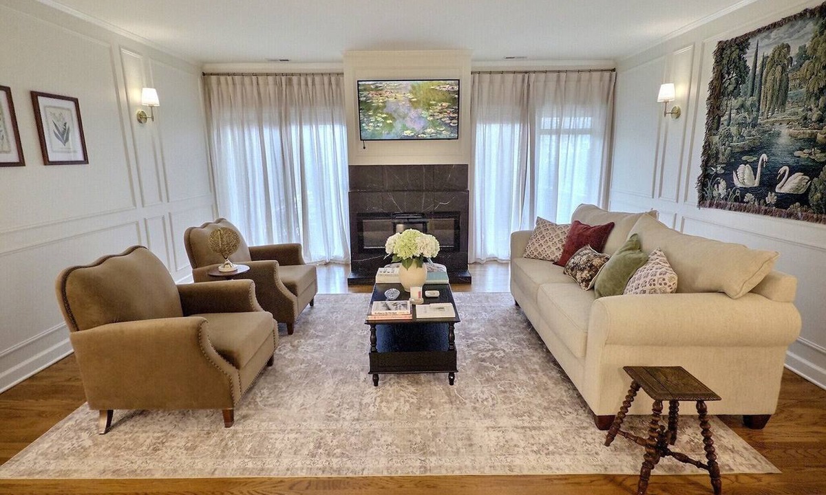 Old Town Condo | Elegant Historic Duplex in Old Town Lincoln Park