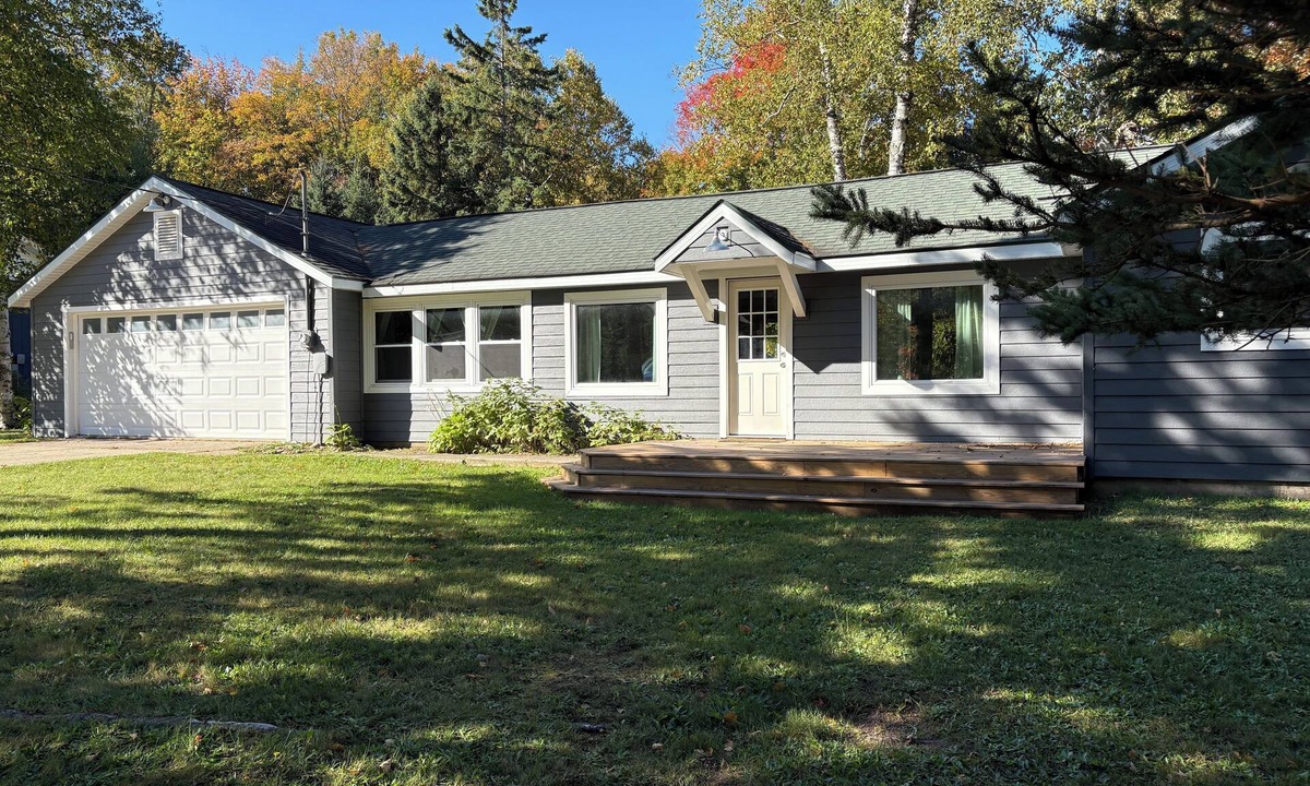 Grand Marais House | Ellen Street Retreat-perfect 3 bedroom house close to town and snowmobile trails
