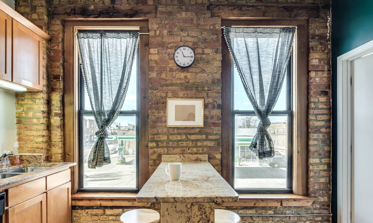 West Bucktown Apartment | Enjoy Martinis on Milwaukee Ave and All the Nightlife Chicago Has to Offer! by RedAwning