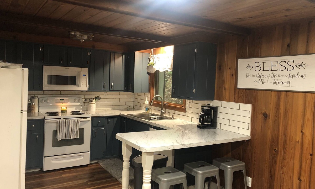 Mancelona House | Enjoy the beauty of northern Michigan with a day of golfing, hiking, or boating!