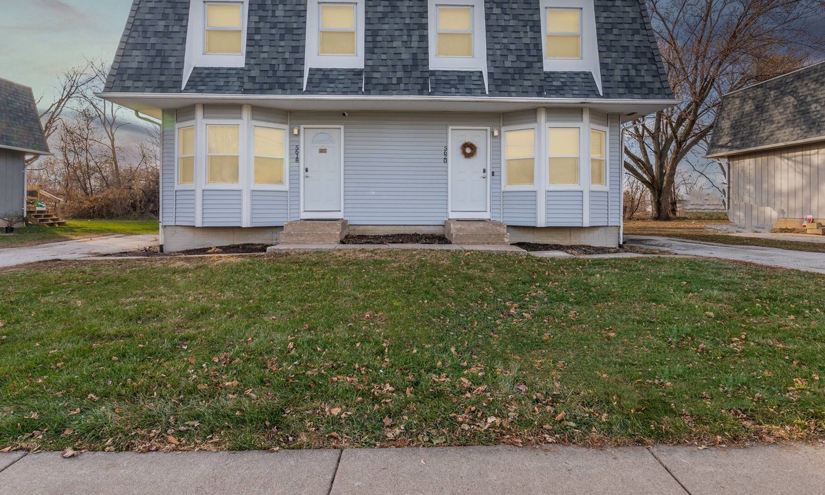 Davenport House | Entire Duplex — Sleeps 14 Minutes to Downtown