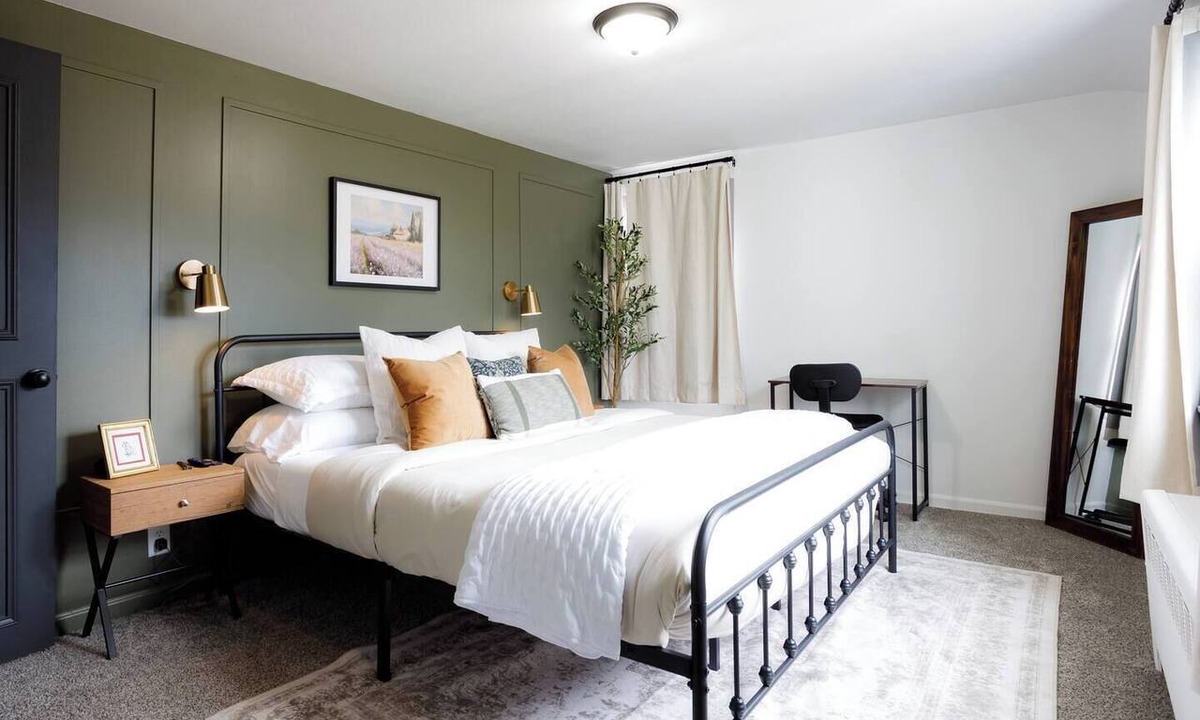 Lockport House | Entire Mini Boutique Hotel Sleeps 10