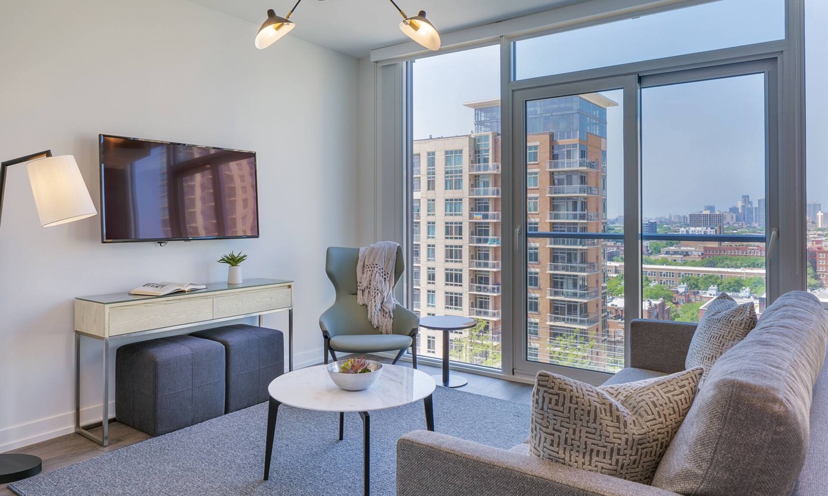 Near North Side Hotel | Experience the Suite Life in Chicago’s Iconic Old Town – Spacious Stays Await