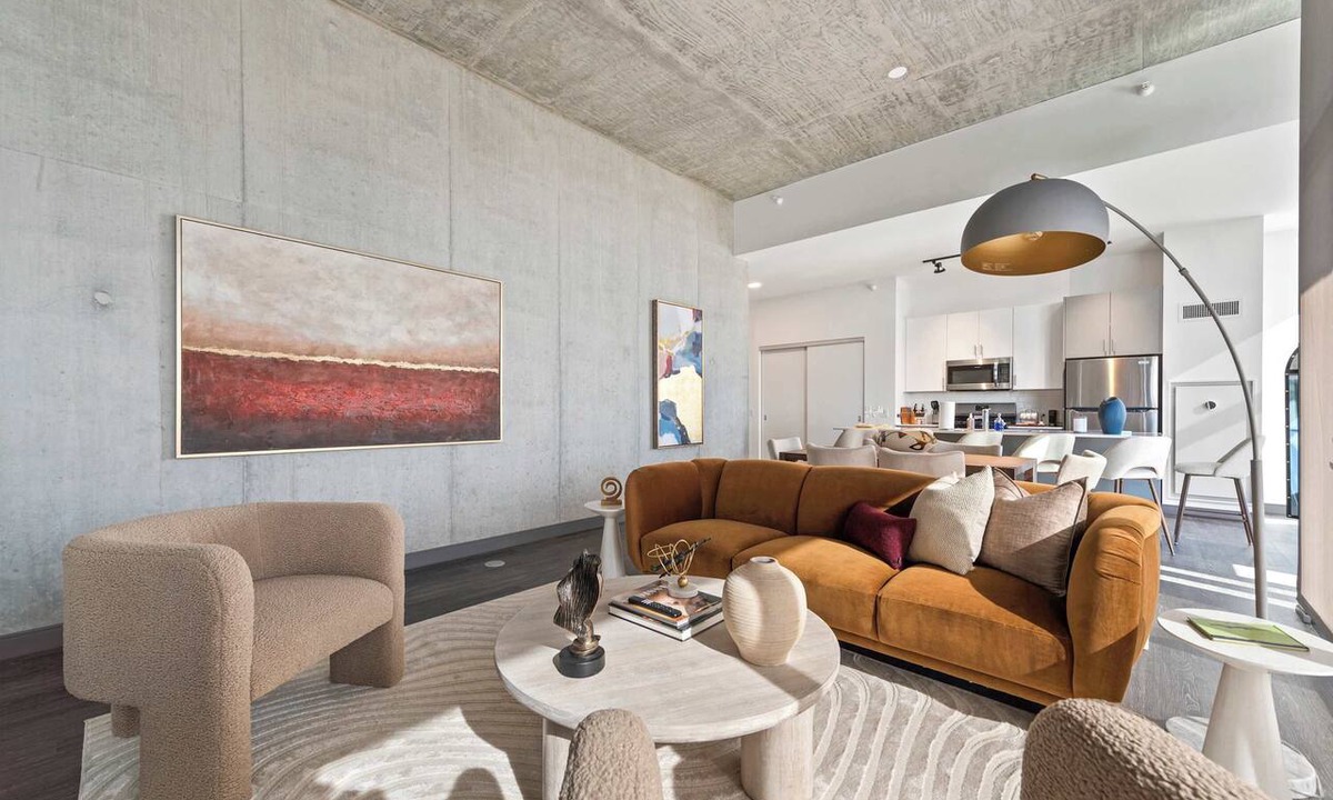 West Loop Apartment | Explore Fulton Market + Retreat in Modern Comfort