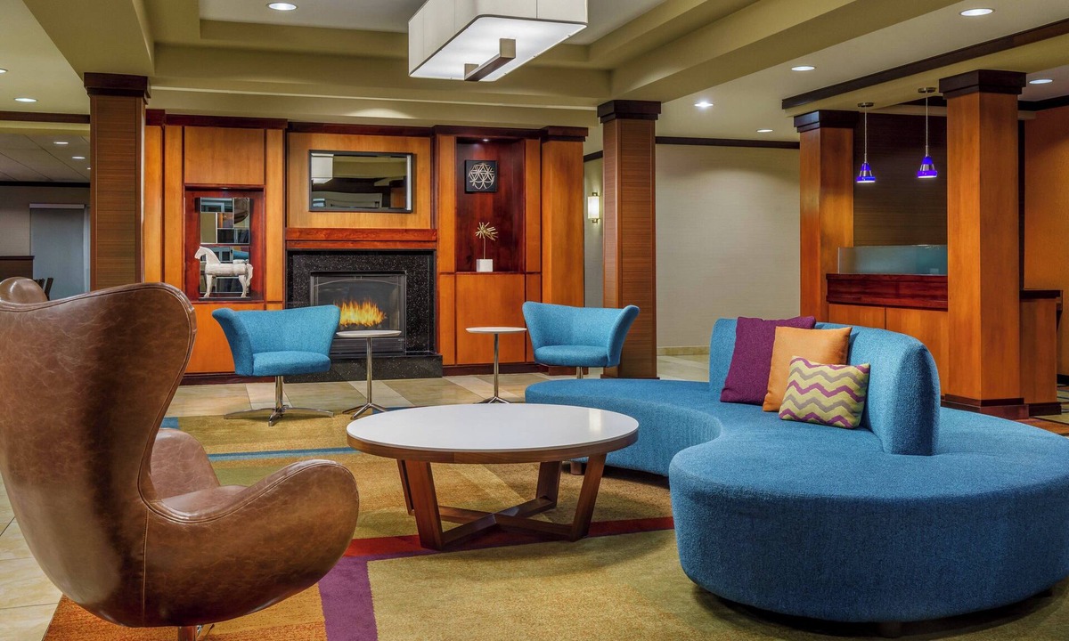 East Peoria Hotel | Fairfield Inn & Suites by Marriott Peoria East