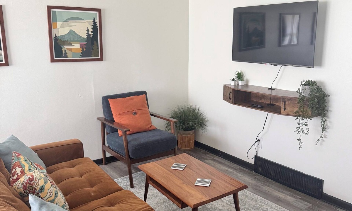 Lovington House | Family & Pet-Friendly Near Downtown DSM