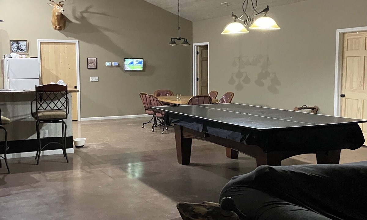 Bethany House | Family Retreat with pool table and double bunks.