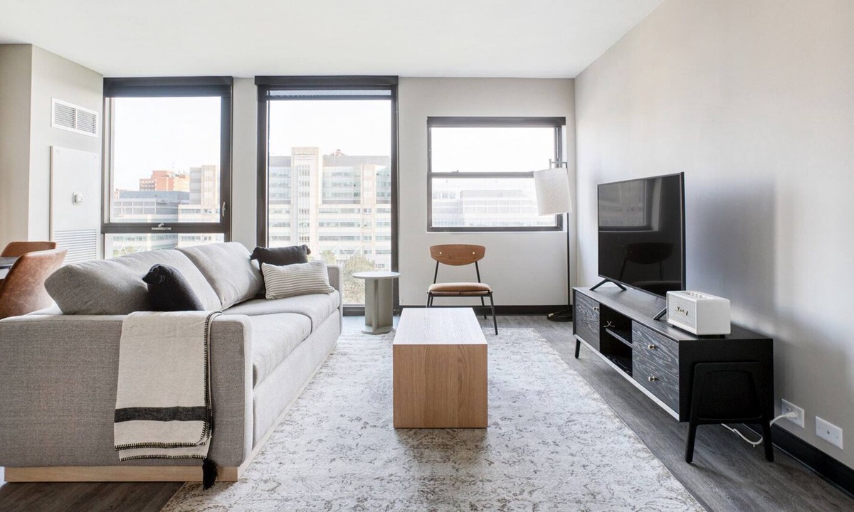 Illinois Medical District Apartment | Fantastic Medical District 2BR w/ Gym + W/D, 1 block to L, by Blueground