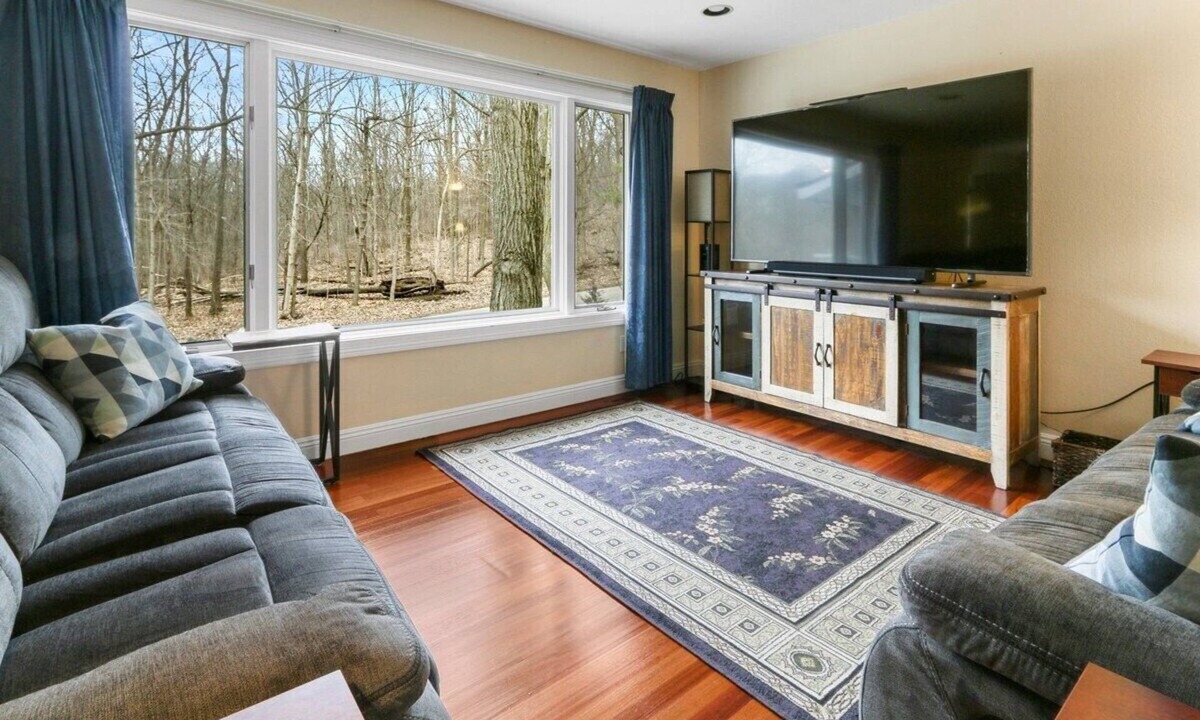 Lake Geneva House | Forest Harmony House Near Geneva Lake Movie Room Wet Bar Balcony Grill