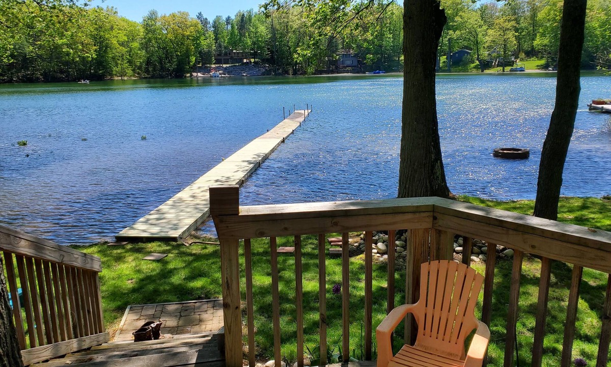 Mayfield House | Freshly renovated house on Spider Lake