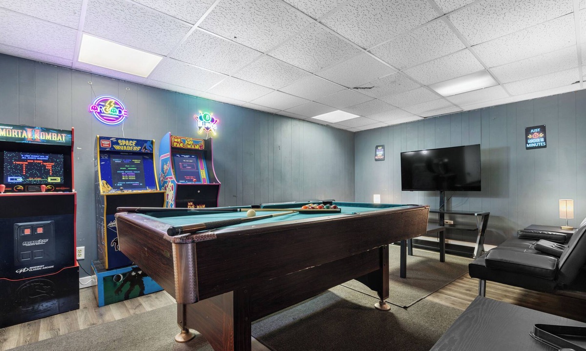 Rockford House | Game House with Pool Table, Arcades and 3 Beds