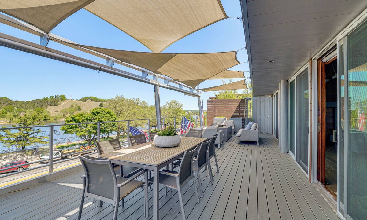 Grand Haven Condo | Grand Haven Condo w/Channel View & Dtwn Location