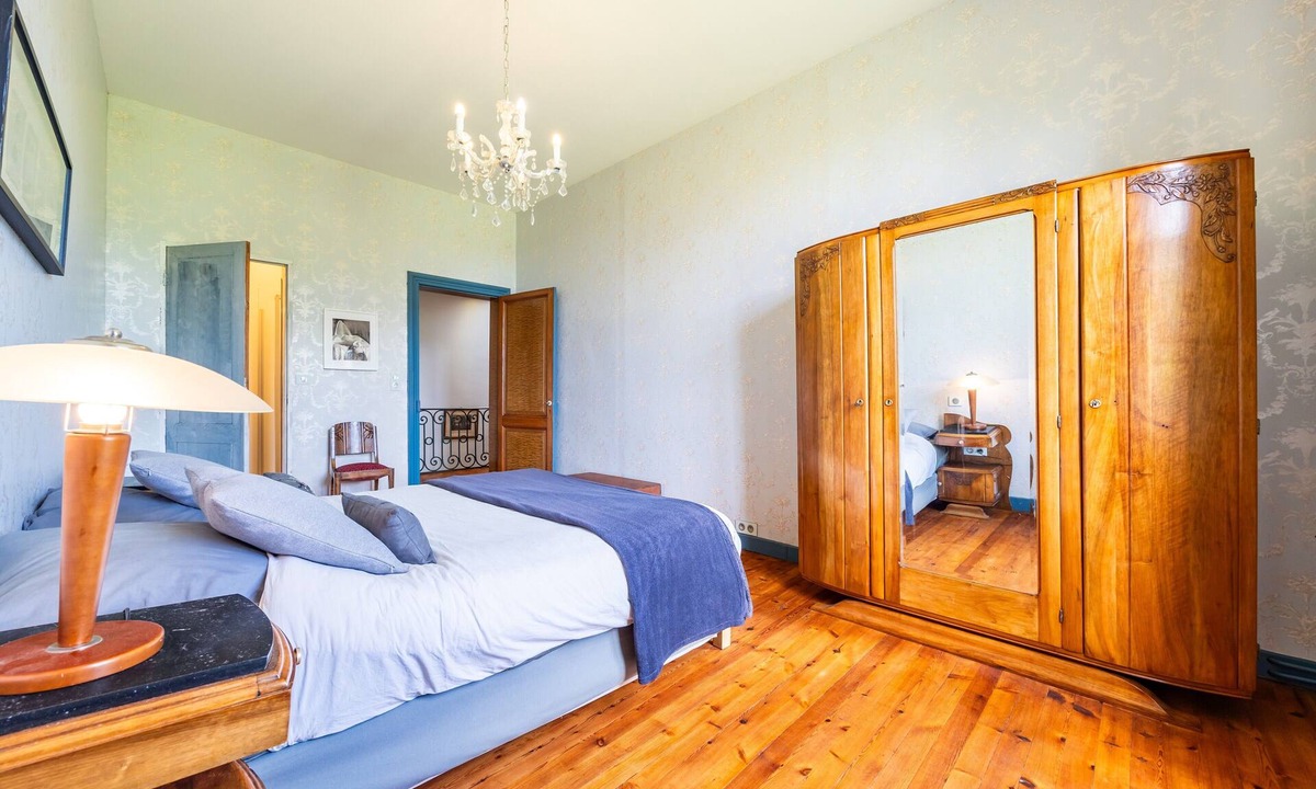 Saint-Germain-Du-Puch Bed & Breakfast | Guest Room – Château Le Noble