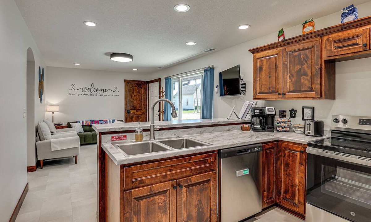 Hamilton Cottage | Hamilton Charm Place, 4 Bdrm, 2 Bath, Step-free