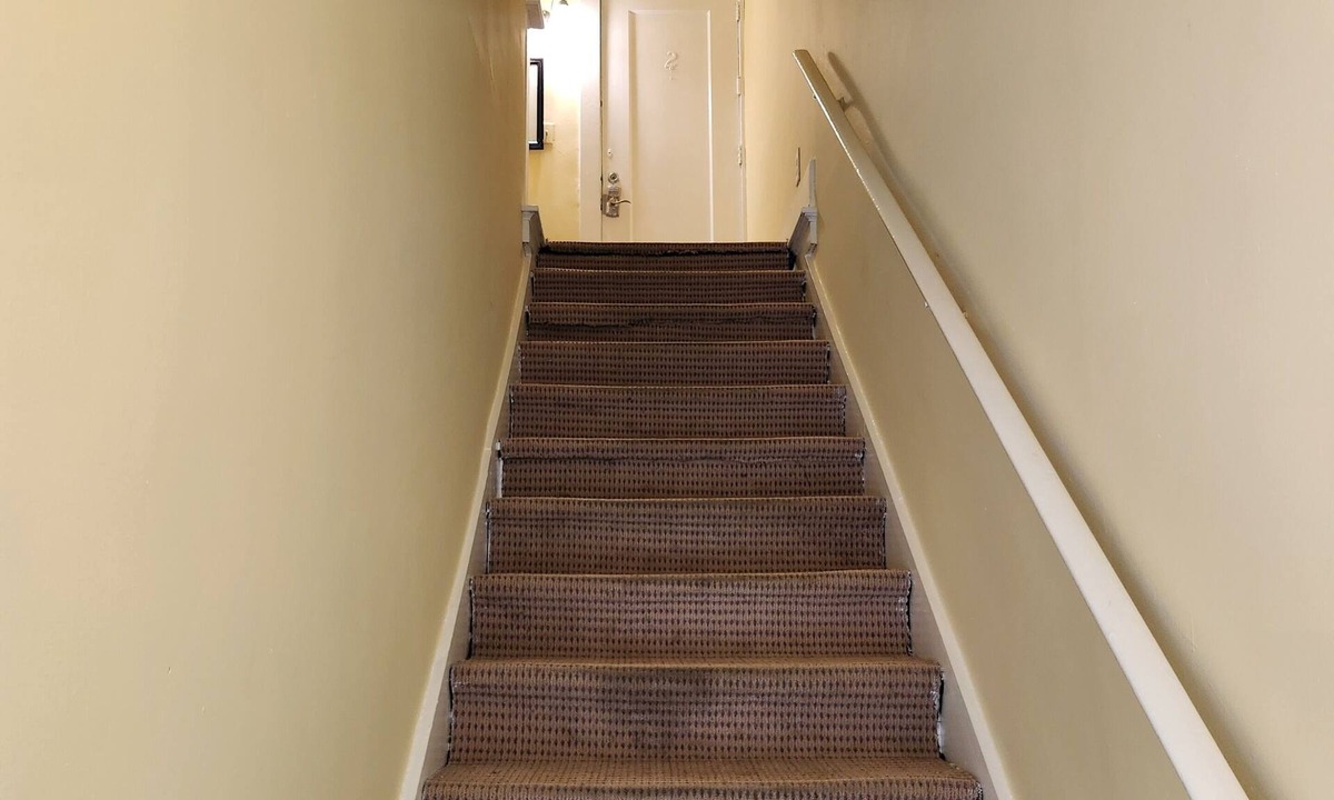 Grand Rapids Apartment | Heritage Hill Apartment with HVAC & Balcony in Grand Rapids