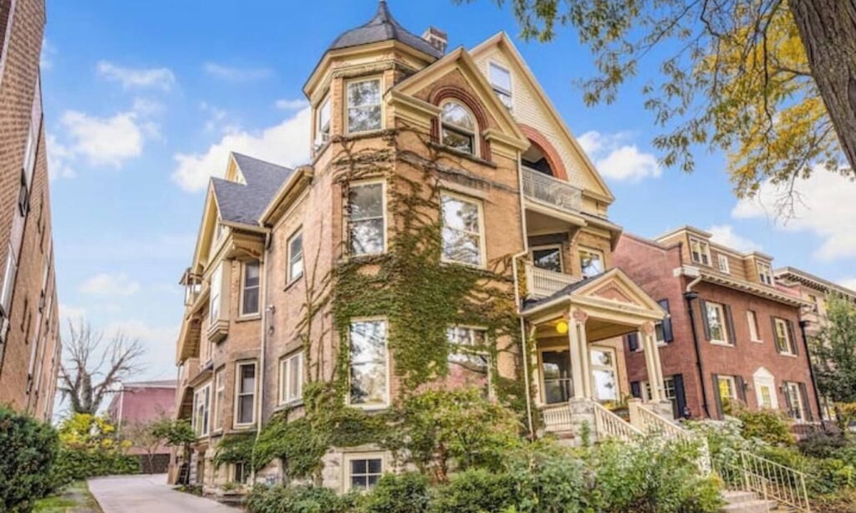 Lower East Side House | Historic 11BR Mansion Near Lakefront & Downtown