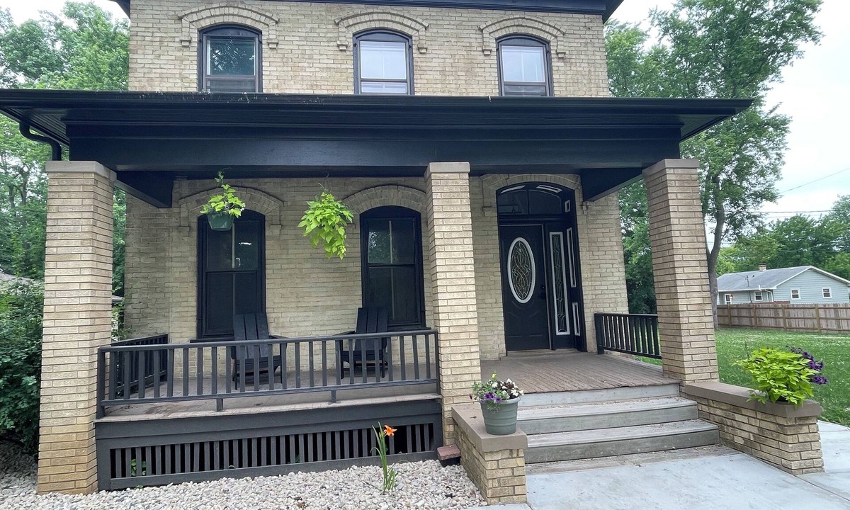 Racine House | Historic 1867 Fox Mansion: Chef’s Kitchen, A/C, across from the swimming Quarry
