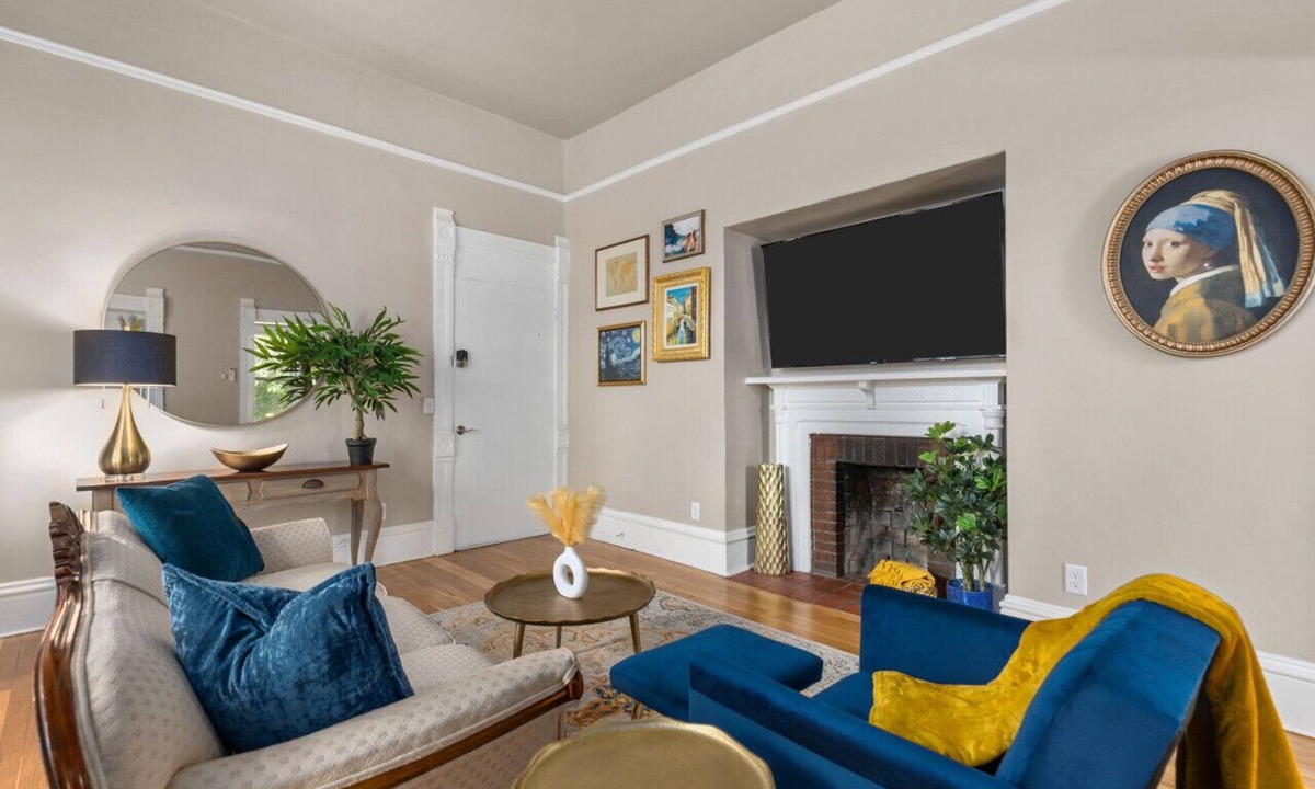 Neenah Apartment | Historic Home | Pet Friendly Stay