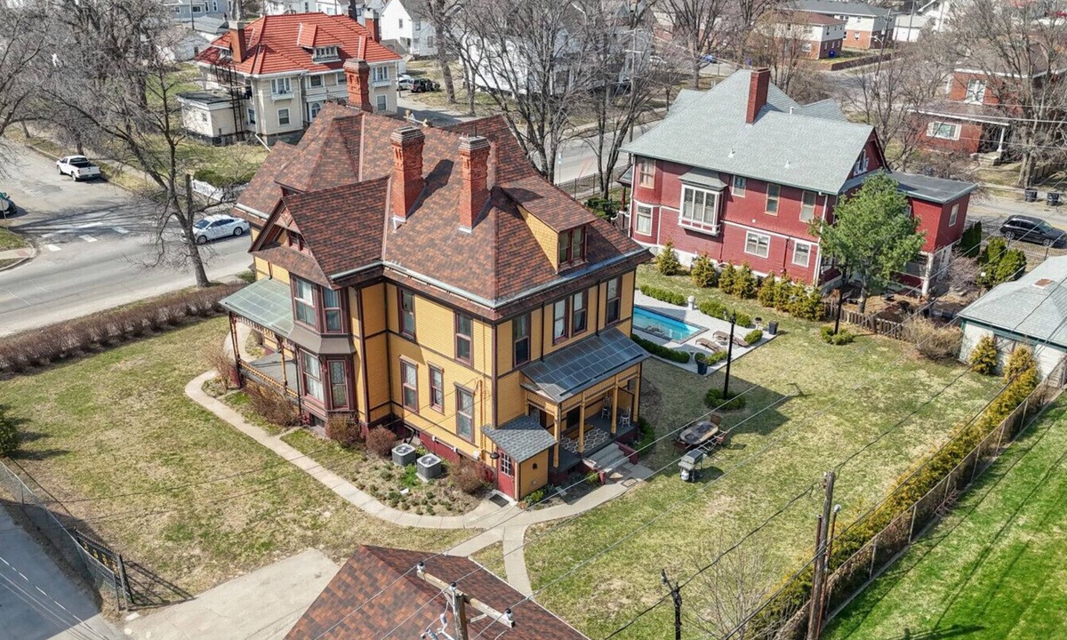 Council Bluffs House | Historic Mansion with lots of charm!
