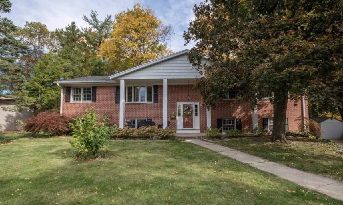 Peoria House | HOLIDAY DISCOUNT, WATER FRONT! CLOSE TO THE MALL! PERFECT FOR HOLIDAY GETAWAY!
