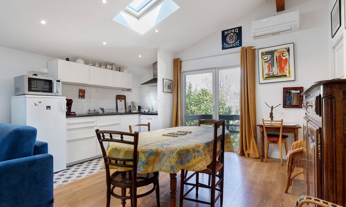 Le Pian-Medoc House | Holiday Home 'La Maison Des Poneys' with Private Terrace, Wi-Fi and Air Conditioning