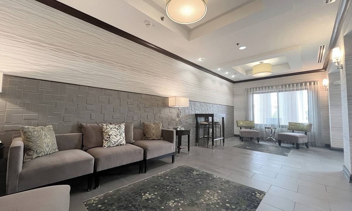 Morton Hotel | Holiday Inn Express & Suites Morton - Peoria Area by IHG