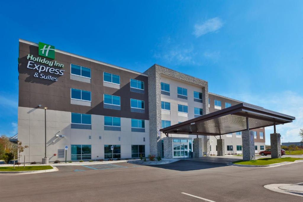 Cedar Springs Hotel | Holiday Inn Express & Suites - Cedar Springs - Grand Rapids N by IHG