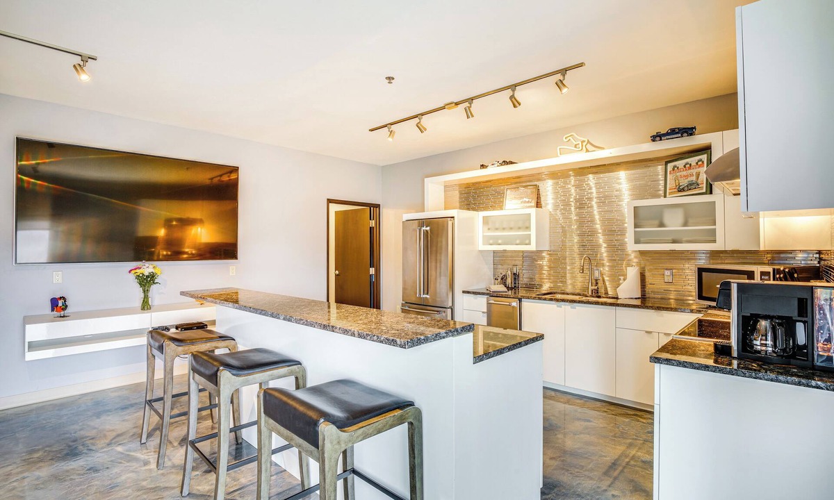 Elkhart Lake Apartment | Home Near Road America & Elkhart Lake