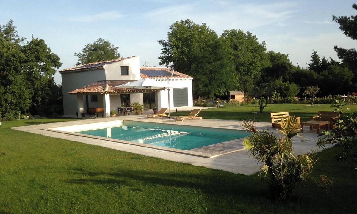 Eyragues Villa | Homerez - Villa in Eyragues with pool
