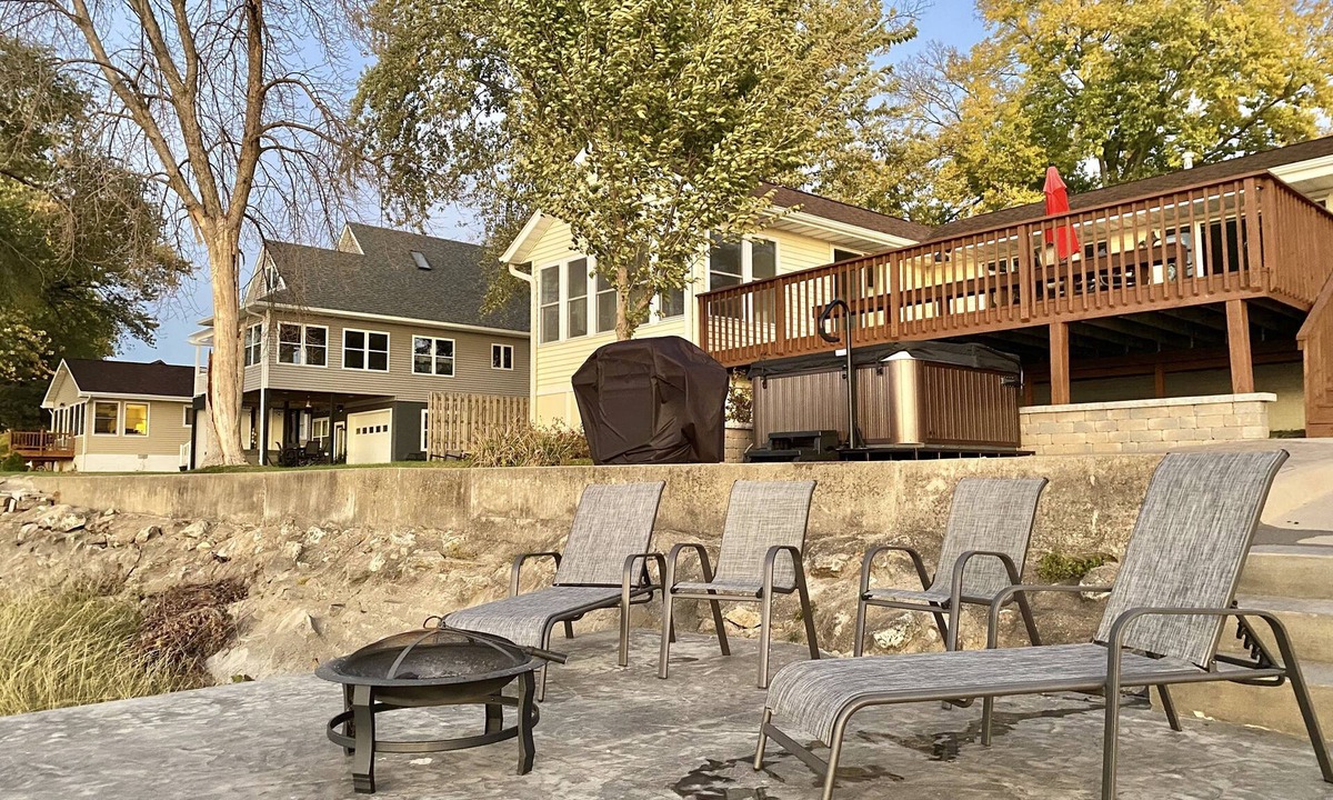 Hampton House | Hot Tub River Views
