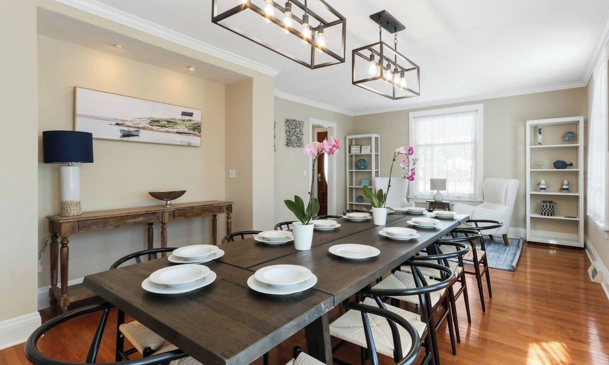 Lake Geneva House | HUGE walk to lake/downtown pets OK tons of gathering space