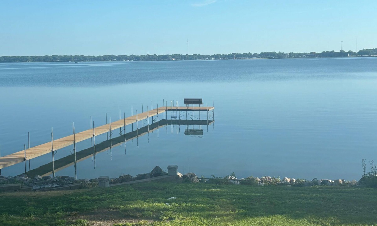 Hayes House | Hummingbird House: Sleeps 20 Relax and Connect in a Large Private Lakefront Home