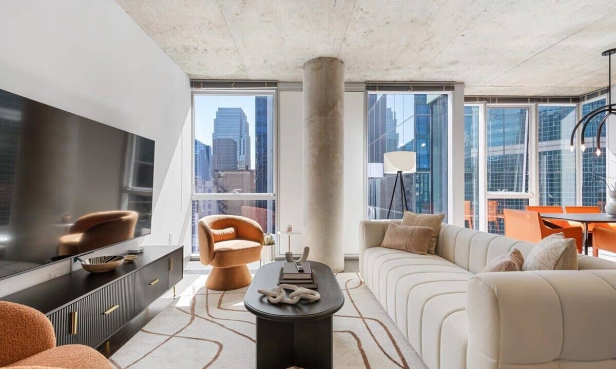 Downtown Chicago Apartment | Ideal for Groups: Spacious 2BR in The Loop