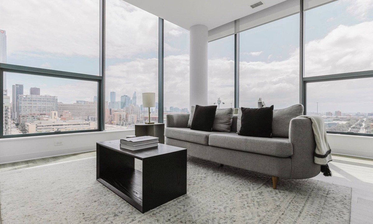 West Loop Apartment | Ideal West Loop 2BR w/Gym & Pool in heart of Greektown, by Blueground