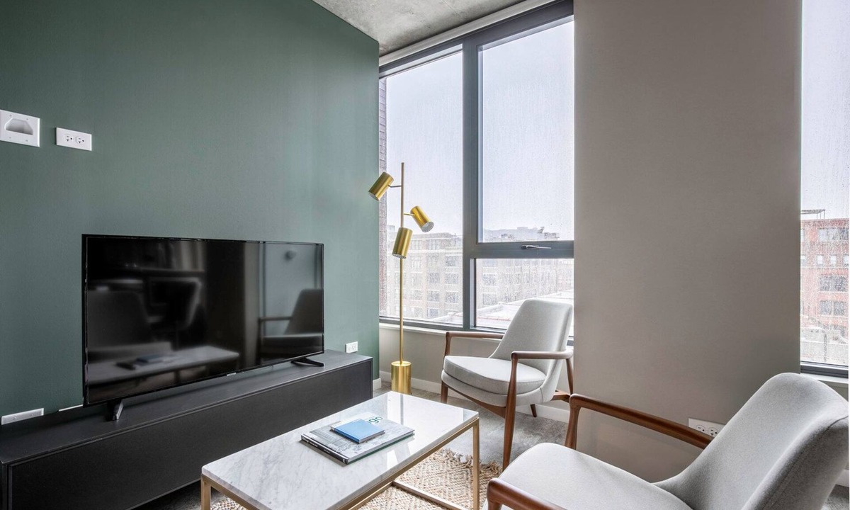 West Loop Apartment | Ideal West Loop Studio w/Gym, Pool, near Fulton Market, by Blueground