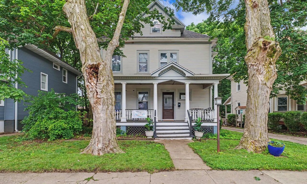 Champaign House | Illini Dream House with Historic Retreat near UIUC and Downtown