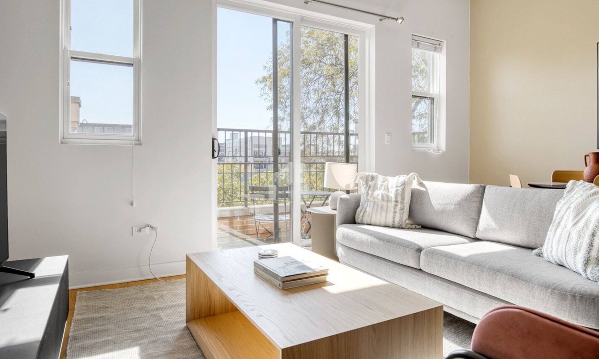 West Town Apartment | Impeccable West Town 3BR, by Blueground