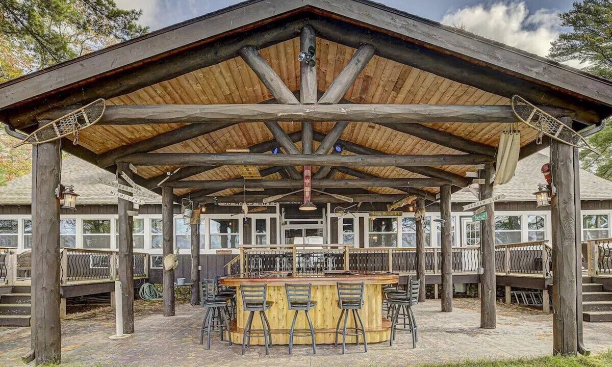 St Germain Cabin | INCREDIBLE 8br 4ba Log House, Big St Germain Lake, Outdoor Covered Bar, Beach