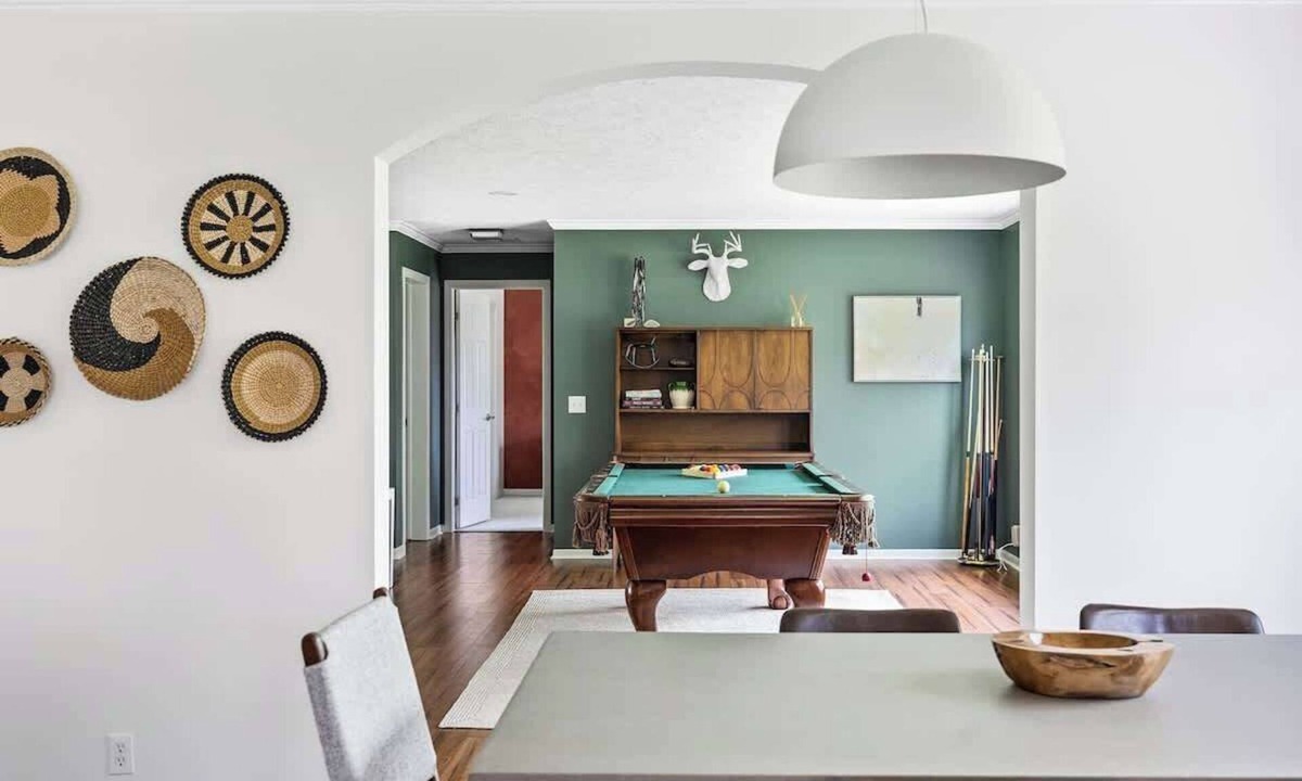 Douglas House | Juniper Presents: Stylish Home, Hot Tub, Grill, Fire Pit & Billiards