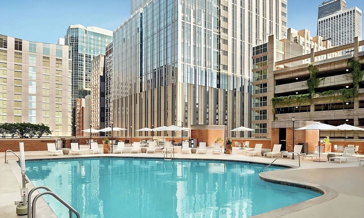 Streeterville Apartment | Just What You Were Looking For! 3 Spacious Units, Pool, Close to Navy Pier