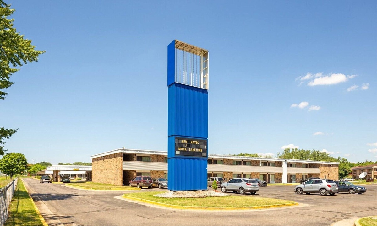 Muskegon Heights Apartment | King Bed Accessible|Nsmk