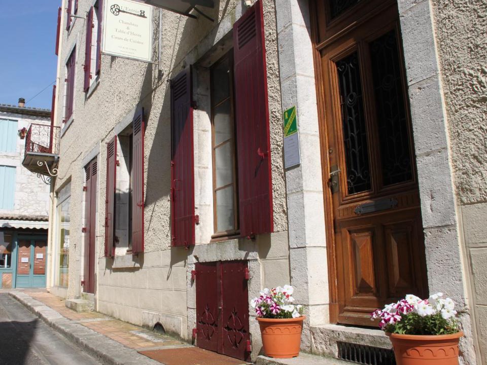 Castillonnes Bed & Breakfast | L'Entrée Chambres d'Hôtes Bar & Restaurant