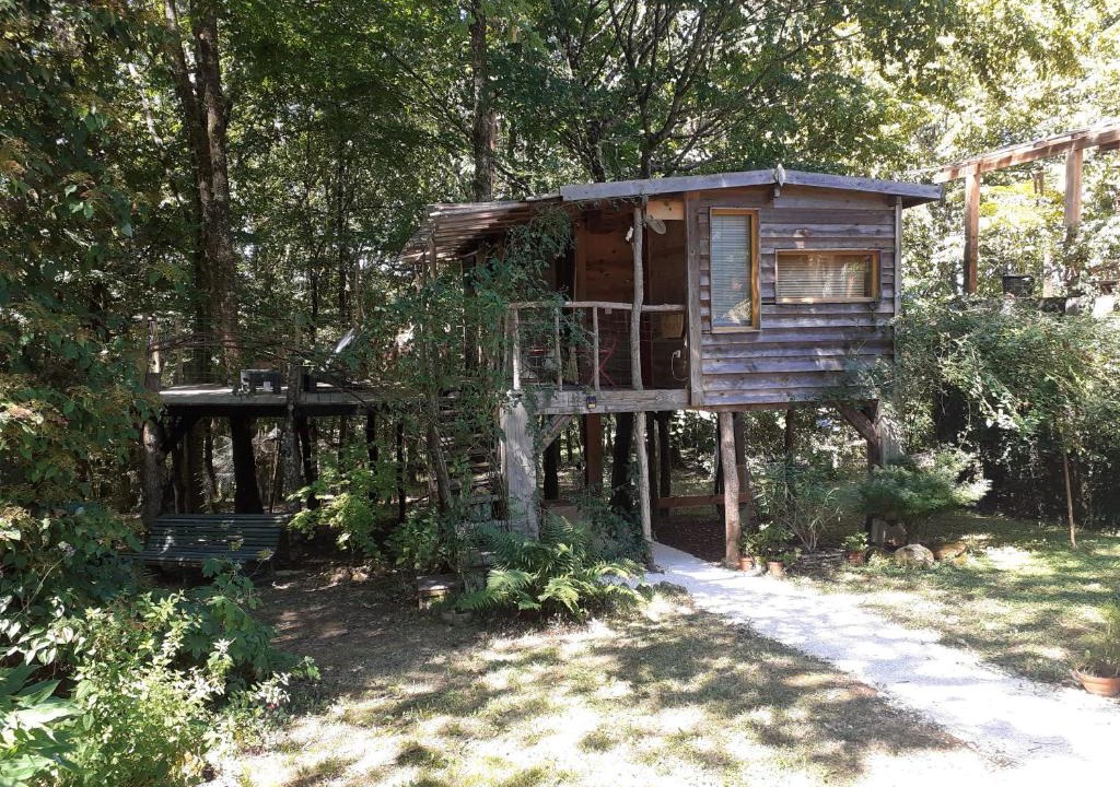 Couze-et-Saint-Front Bed & Breakfast | La cabane de l'oiseau