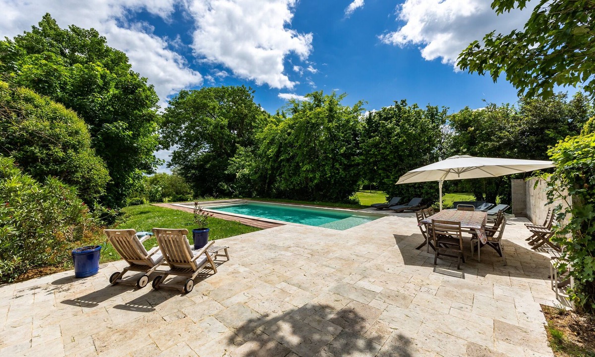 Saint-Germain-Du-Puch House | La Ferme – Château Le Noble: Charm, Comfort, and Nature Among the Vineyards