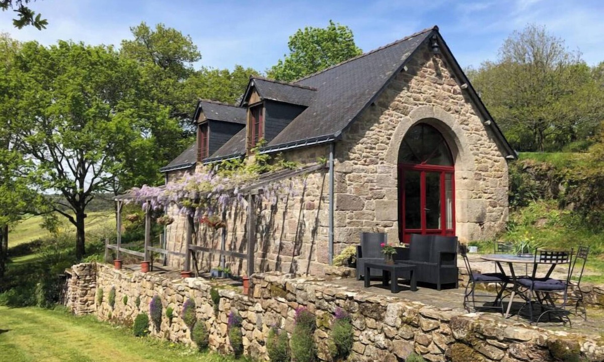 Langoelan Cottage | La Grange, a beautifully renovated romantic retreat 18th-century farmhouse