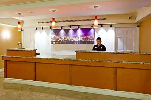 Elk Grove Village Hotel | La Quinta Inn by Wyndham Chicago O'Hare Airport