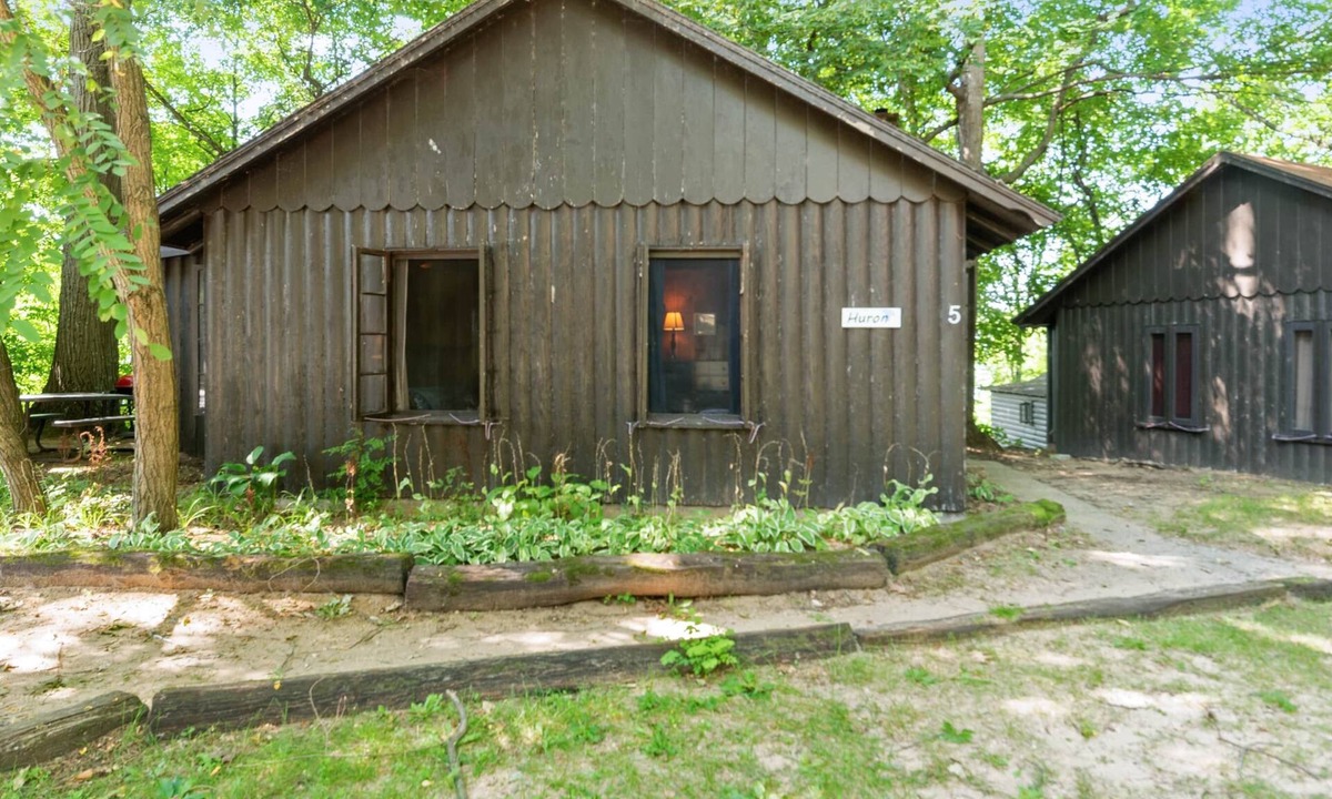 Whitehall House | Lake Huron Log Cabin #5