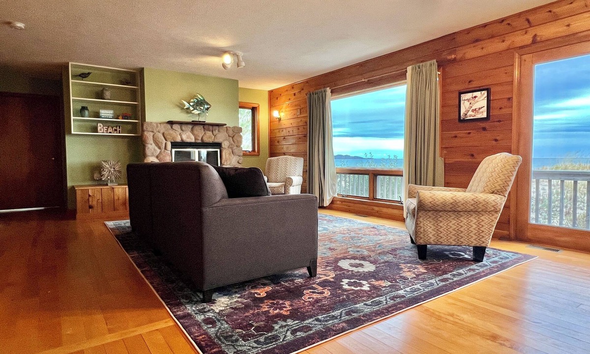 Northport House | Lake Michigan July 25-August 1. Price reduced.